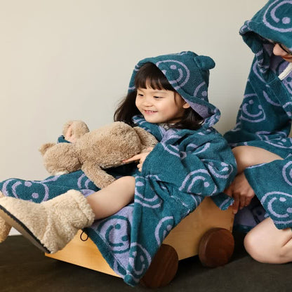 Peignoir en coton avec capuche et visage souriant