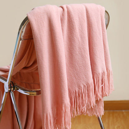 Couverture simple et unie avec des pompons