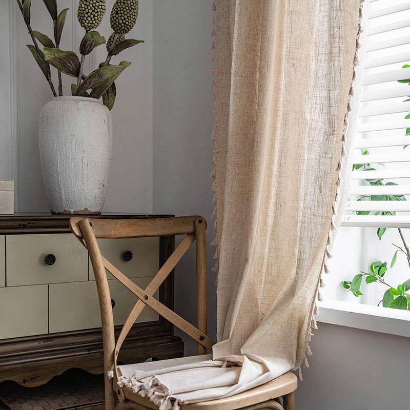 Rideau filtrant la lumière beige à pompons Boho
