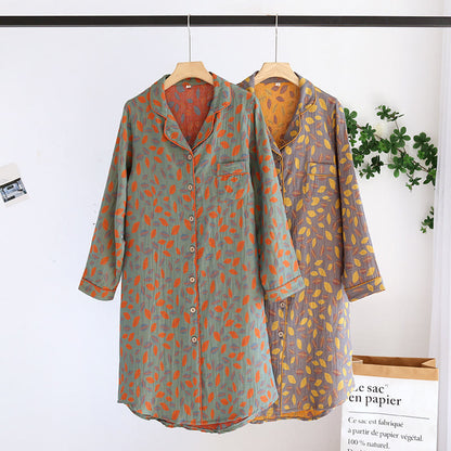 Chemise de nuit en coton à motif feuilles et boutons