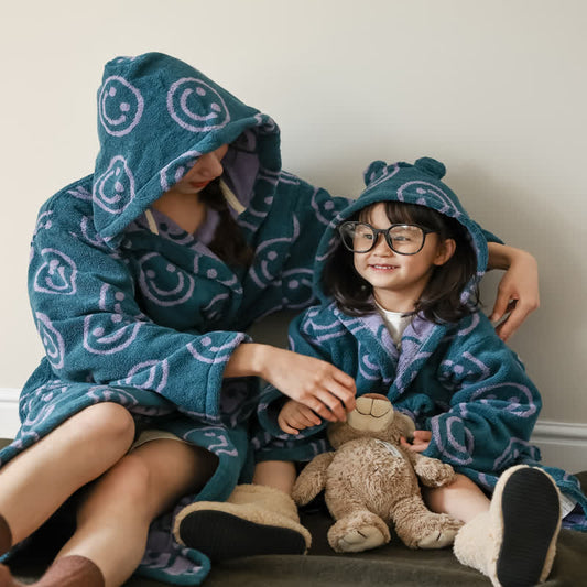 Peignoir en coton avec capuche et visage souriant