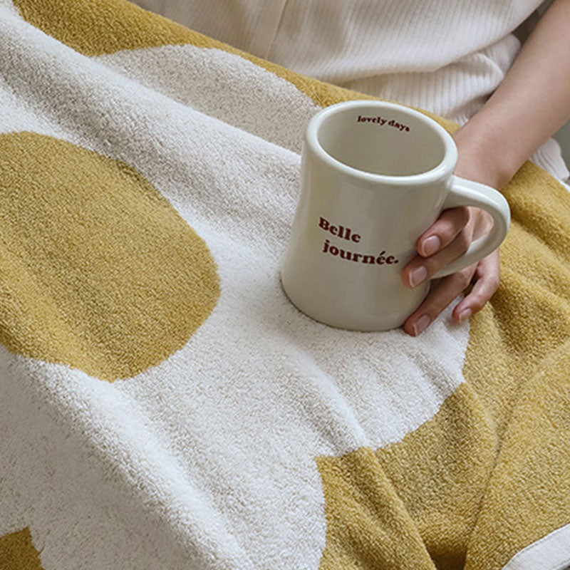 Serviette en coton doux et respirant avec motif floral