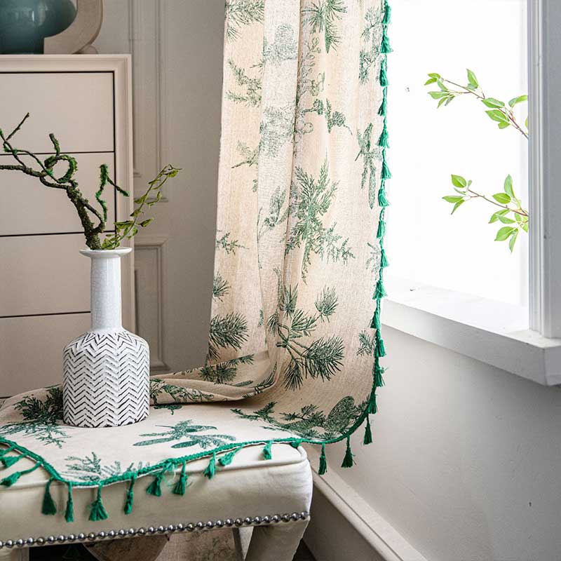 Rideau vert à pompons et motif oiseaux
