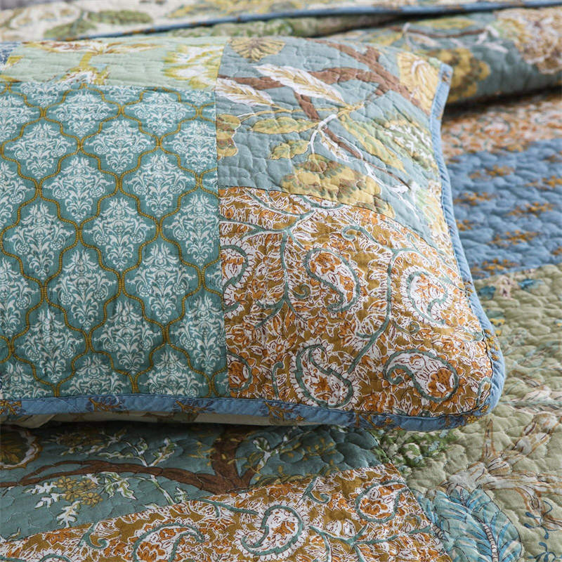 Couette de style bohème avec taies d'oreiller à fleurs