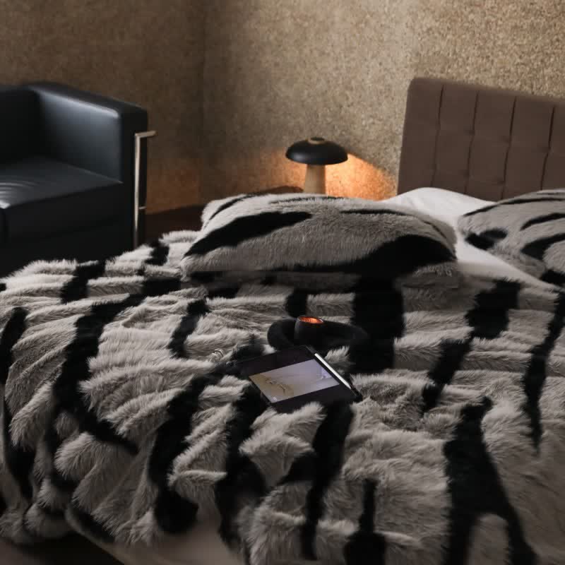 Couverture moderne en fausse fourrure à motif zèbre