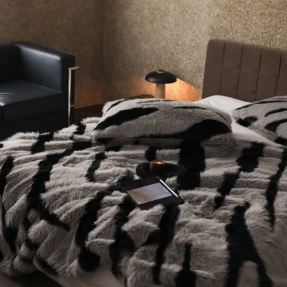 Couverture moderne en fausse fourrure à motif zèbre