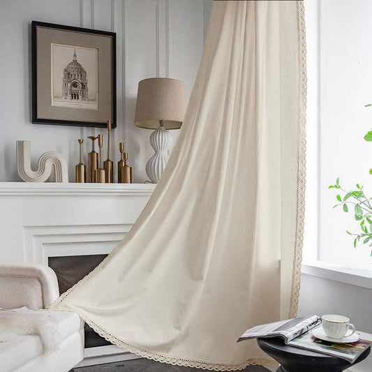 Rideau en coton blanc avec ourlet et pompon