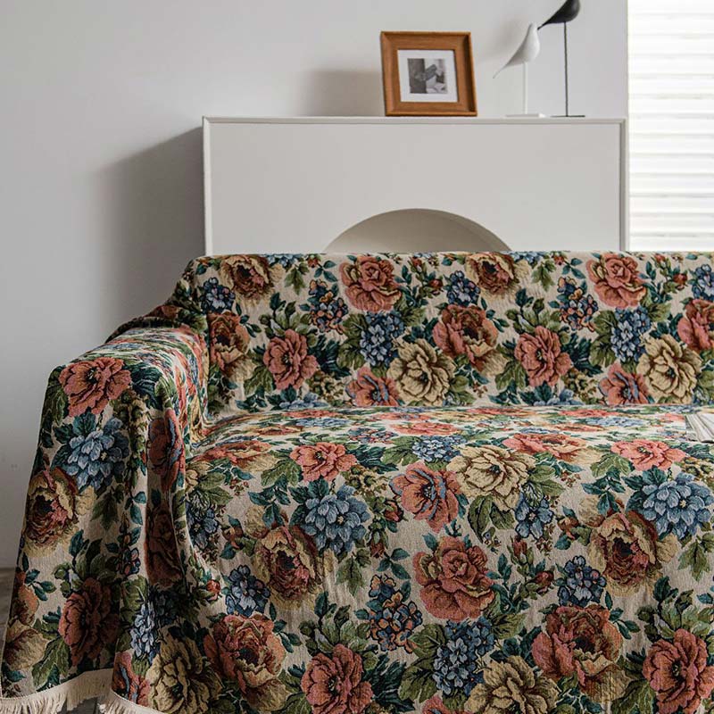 Housse de canapé à pompons et motif rose de style campagnard
