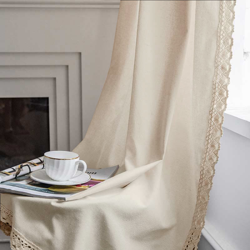 Rideau en coton blanc avec ourlet et pompon