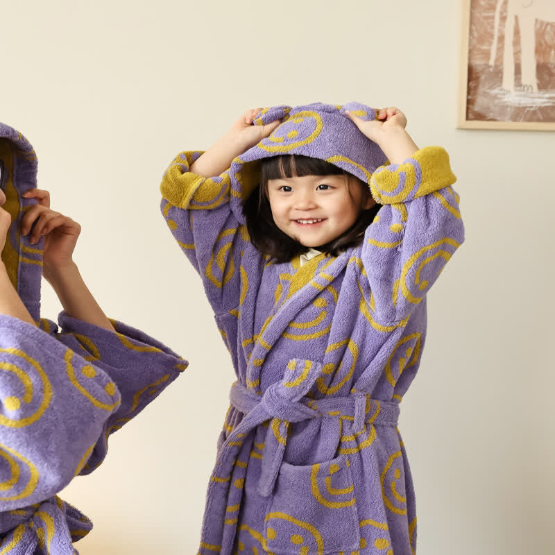 Peignoir en coton avec capuche et visage souriant