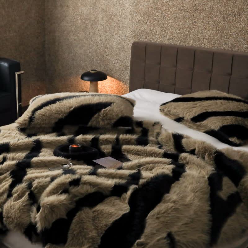 Couverture moderne en fausse fourrure à motif zèbre
