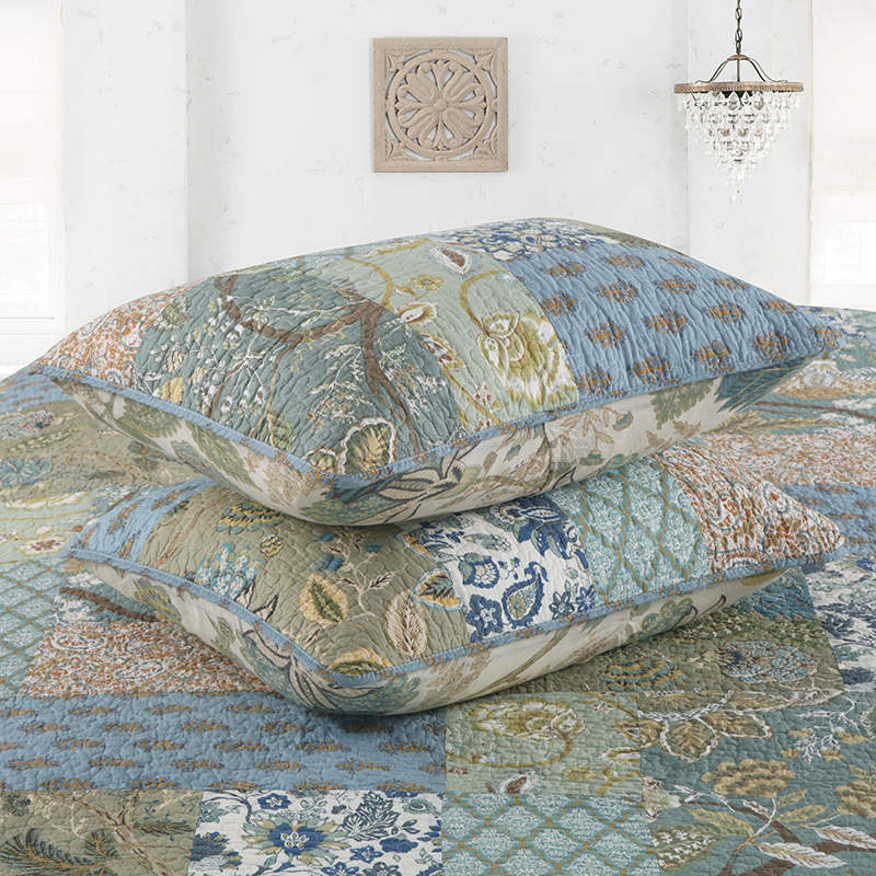 Couette de style bohème avec taies d'oreiller à fleurs