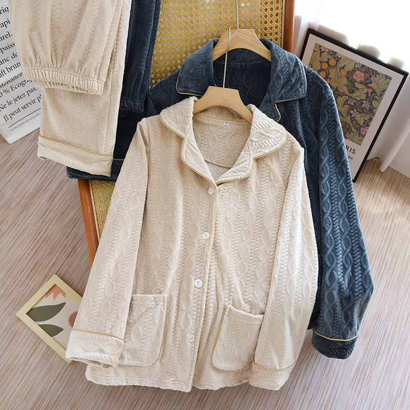 Ensemble pyjama en flanelle de couleur unie avec revers