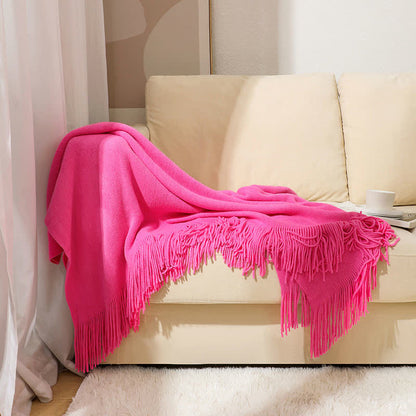 Couverture simple et unie avec des pompons